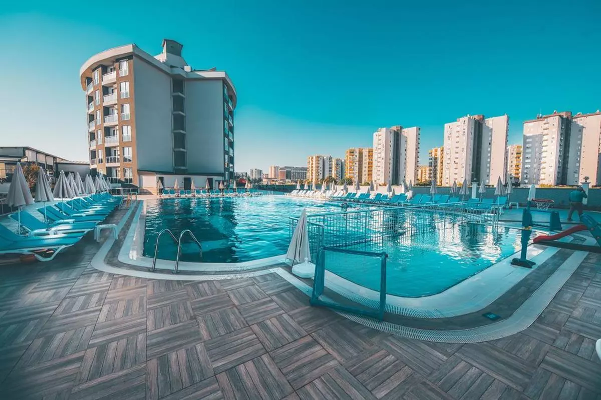 760589lara family star pool.jpg 760589lara family star pool.jpg